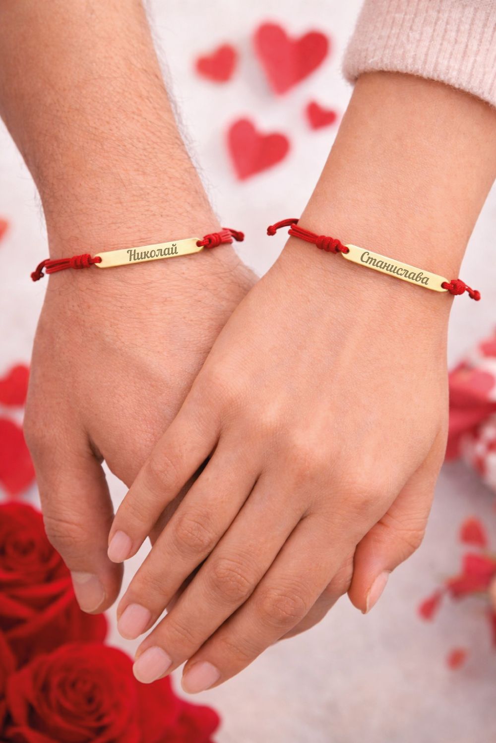 Червен конец със златна плочка с име по избор