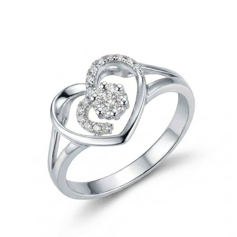 Диамантен пръстен във форманта на сърце с диаманти