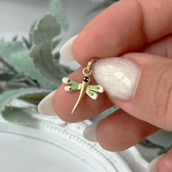 Висулка жълто злато - Green Dragonfly.Малка златна нежна висулка водно конче от жълто злато и цветен емайл , сини крила.