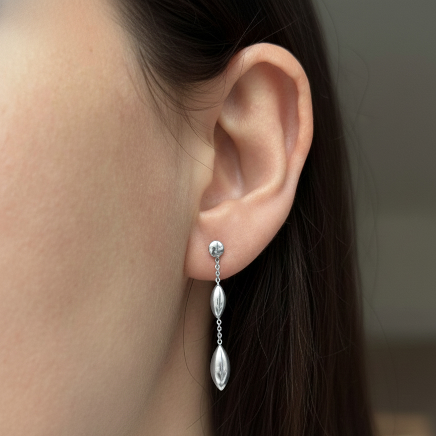 Златни висящи обици от бяло злато на винт Dorika