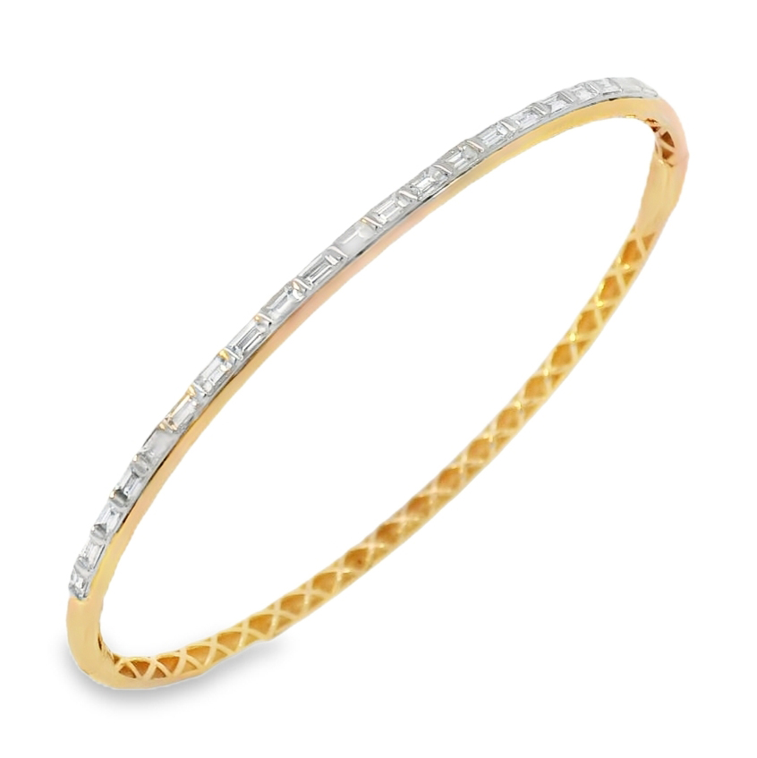 Твърда диамантена гривна от розово злато с правоъгълни диаманти