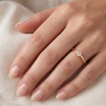 Годежен пръстен с диамант Aveline Solitaire