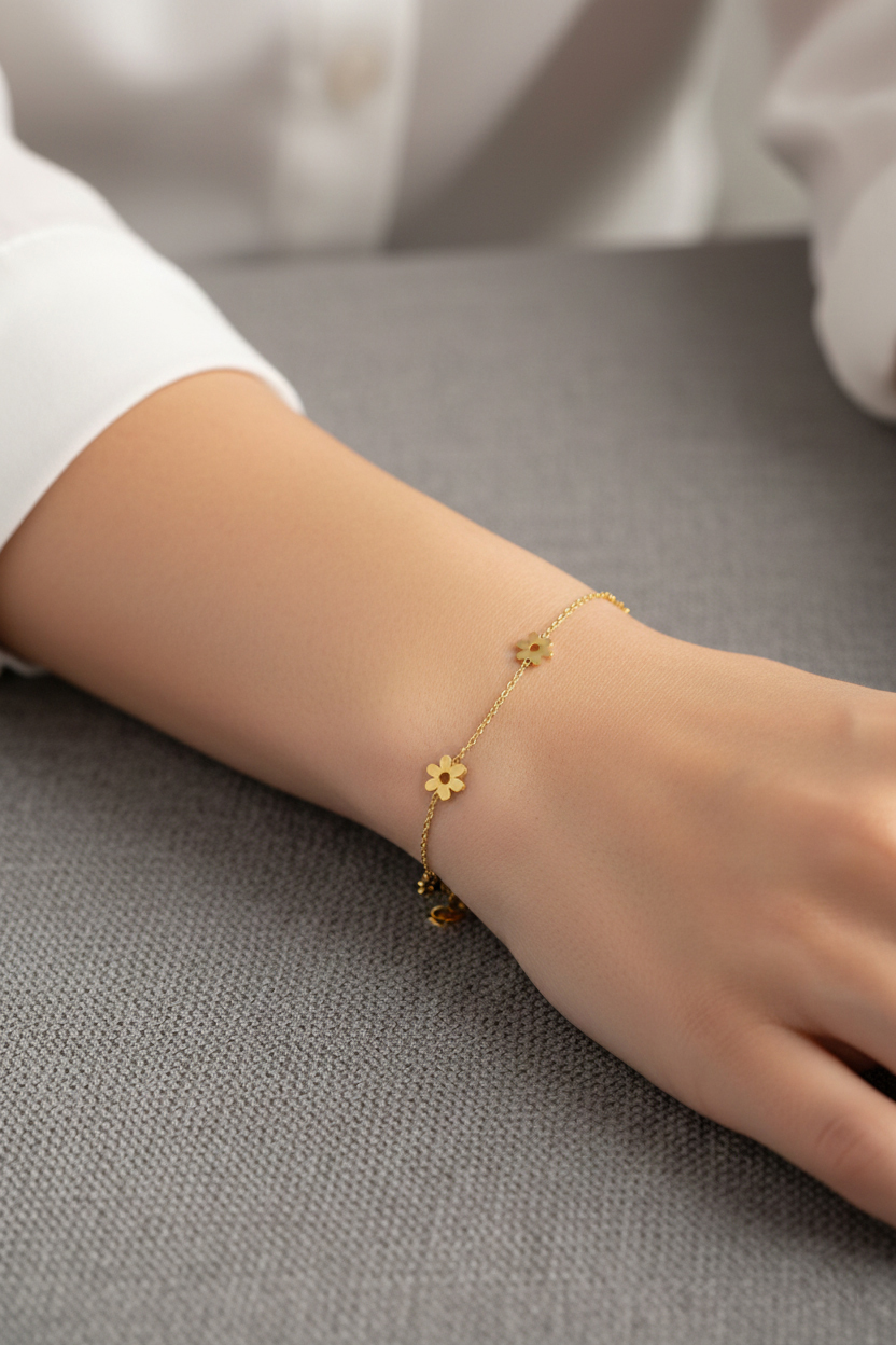 Гривна жълто злато с цветя без камъни