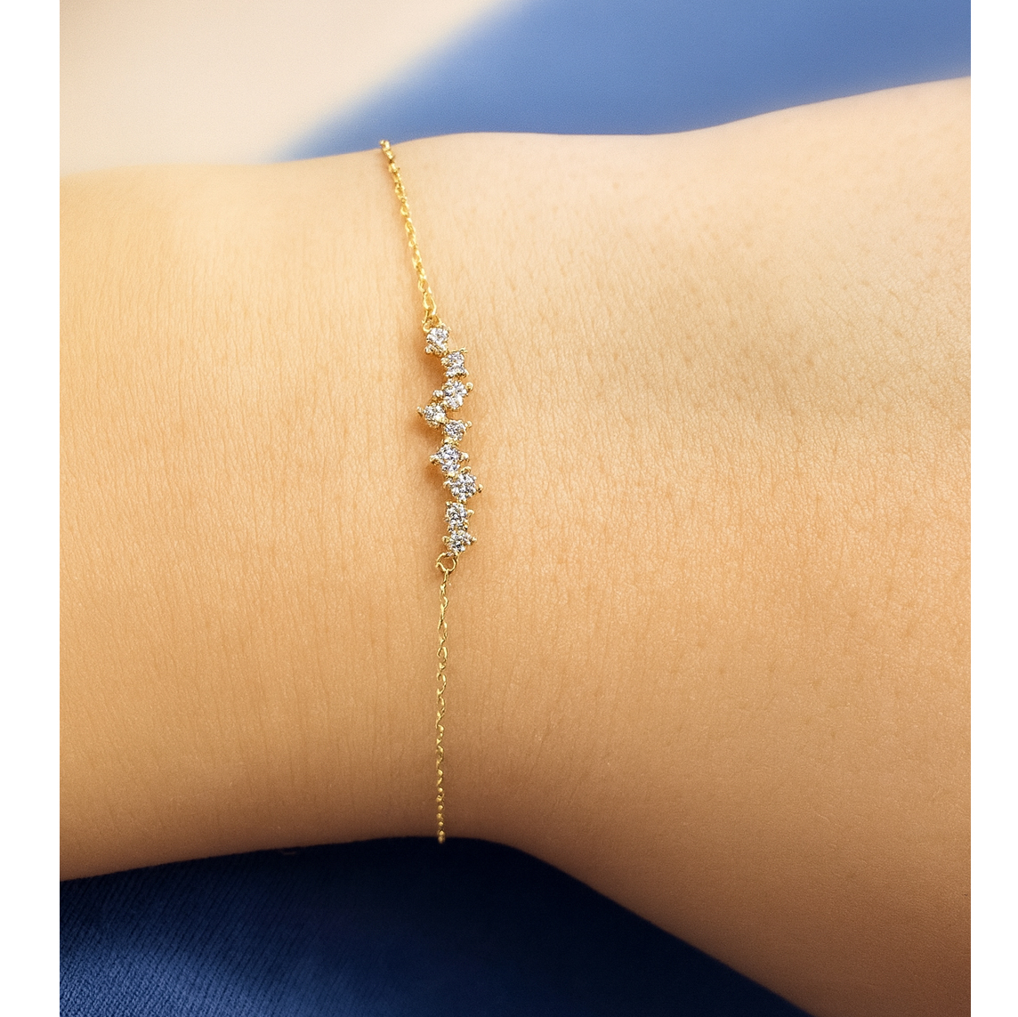 Златен гривна с от жълто злато с камъни цирон