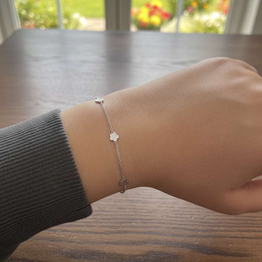 Бяло злато гривна с цветя без камъни iren