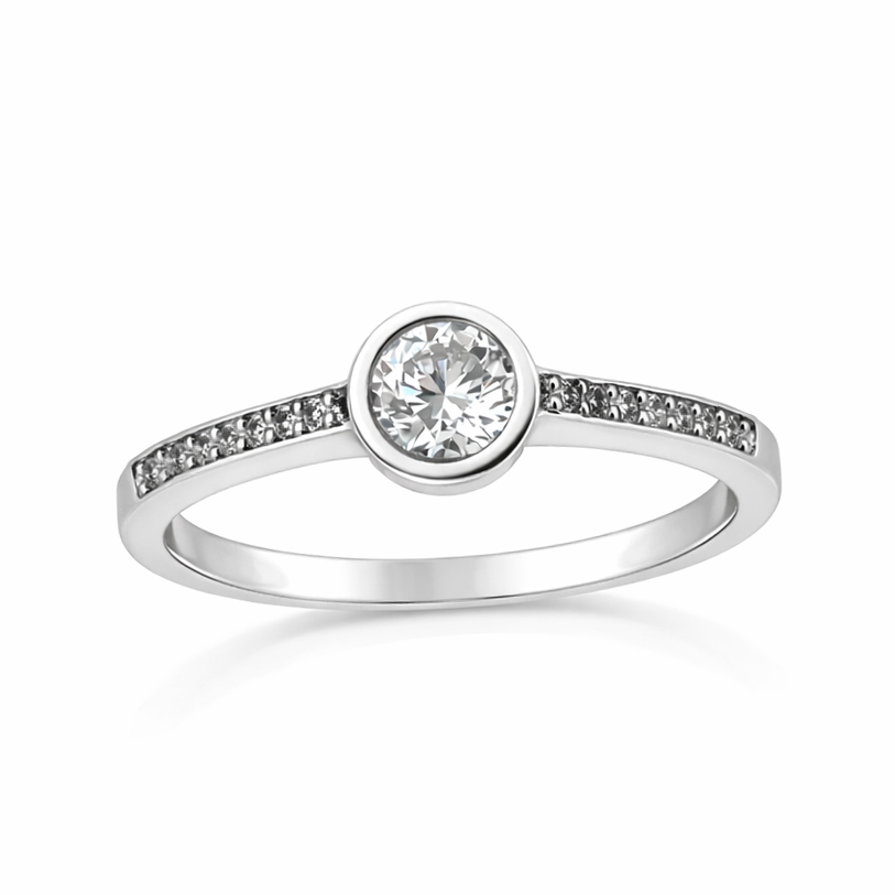 Бяло злато годежен пръстен с кръгъл камък който не закача