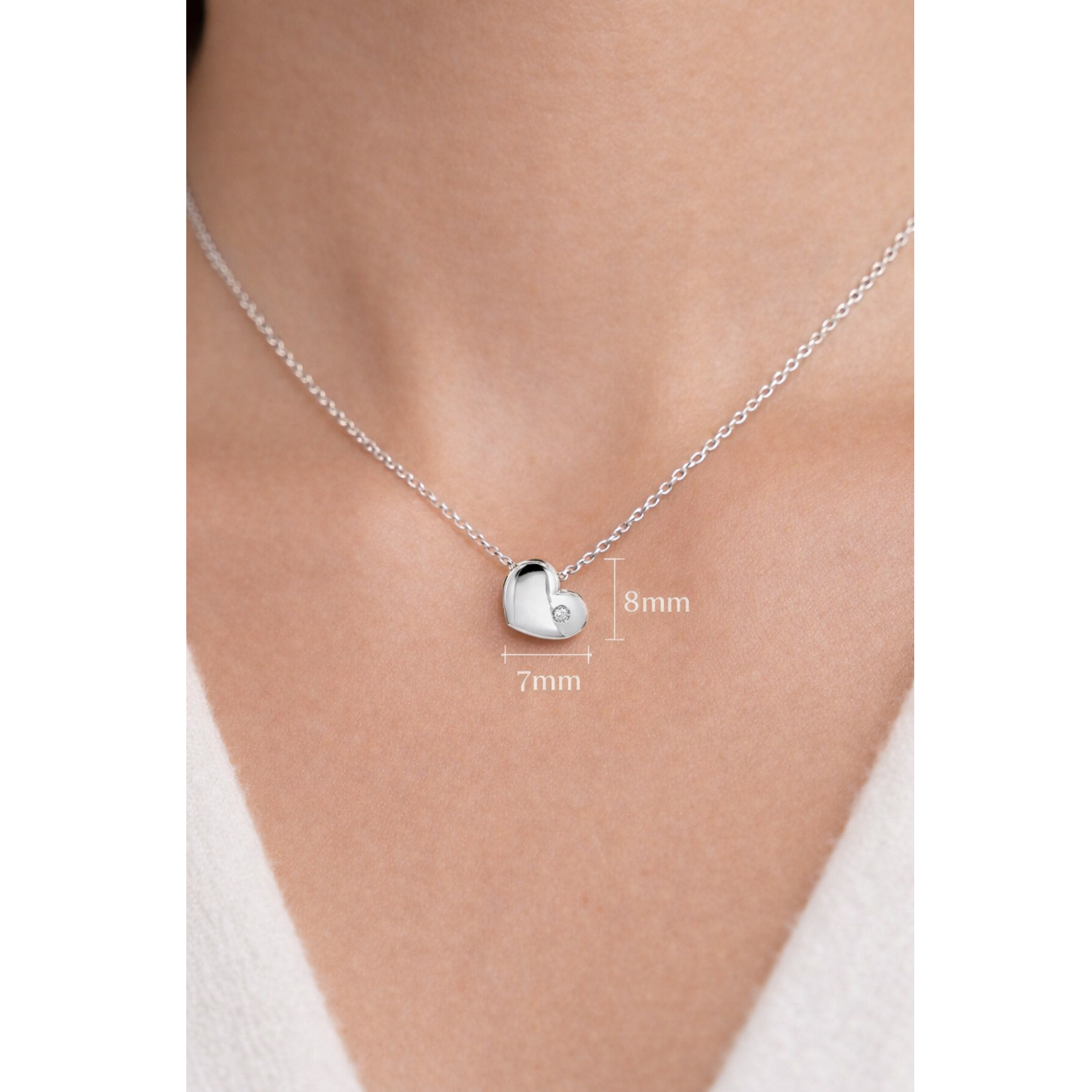 Бяло злато колие със сърце и един камък циркон