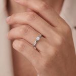 Годежен пръстен Aveline Solitaire от 14K бяло злато с естествен диамант