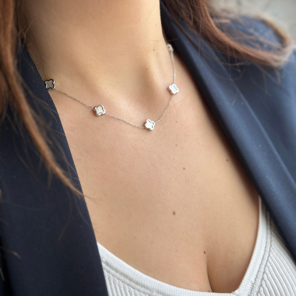 Златно колие с бели детелини clover. бяло злато бели детелини Van Cleef. 33