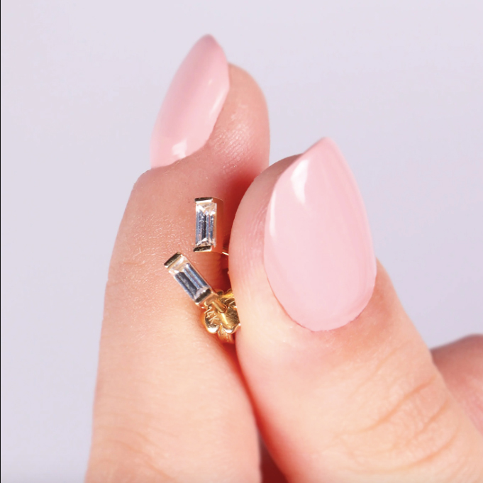 обеци на винт с жълто злато с правоъгълен камък