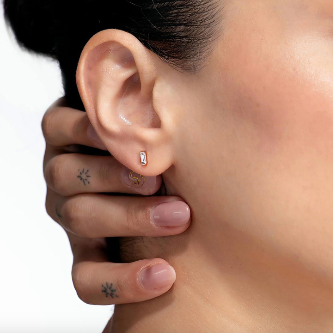 обеци на винт с жълто злато с правоъгълен камък