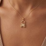 Златна висулка Мече Golden Teddy с циркони
