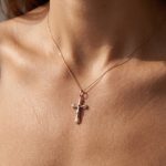 Кръст с разпятие ROSE REDEMPTION от розово и бяло злато