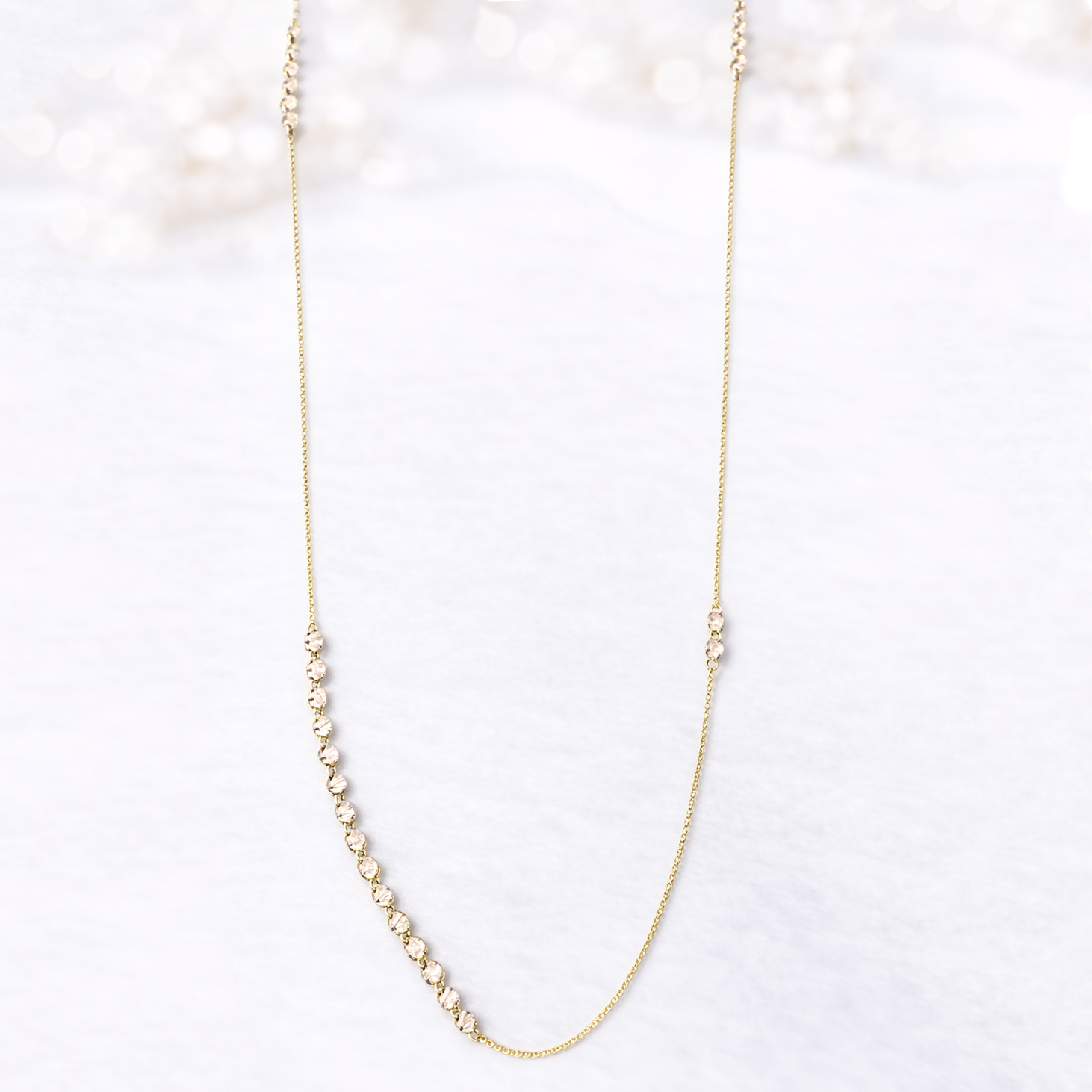 колие с диаманти тип чокър