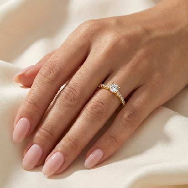 Пръстен от жълто злато ELENA с цирконий и блясък