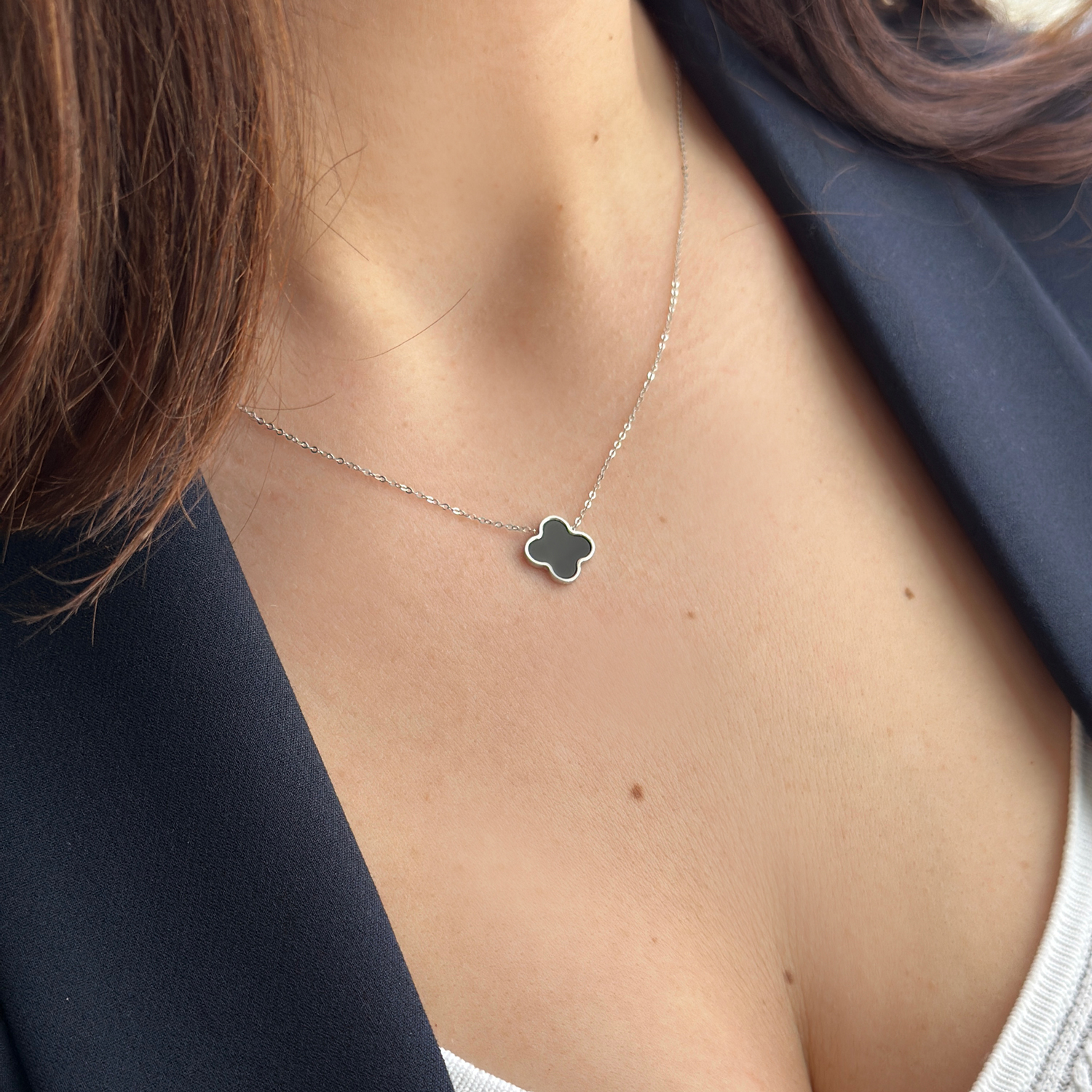 Златно колие бяло злато с висулка детелина CLOVER Van Cleef