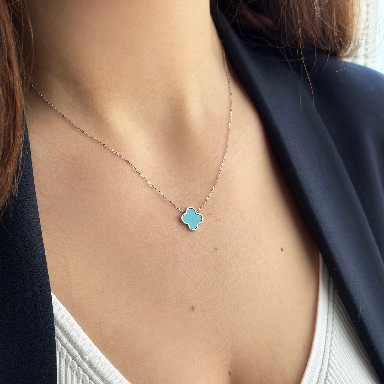 Колие бяло злато с една детелина с тюркоаз clover van cleef