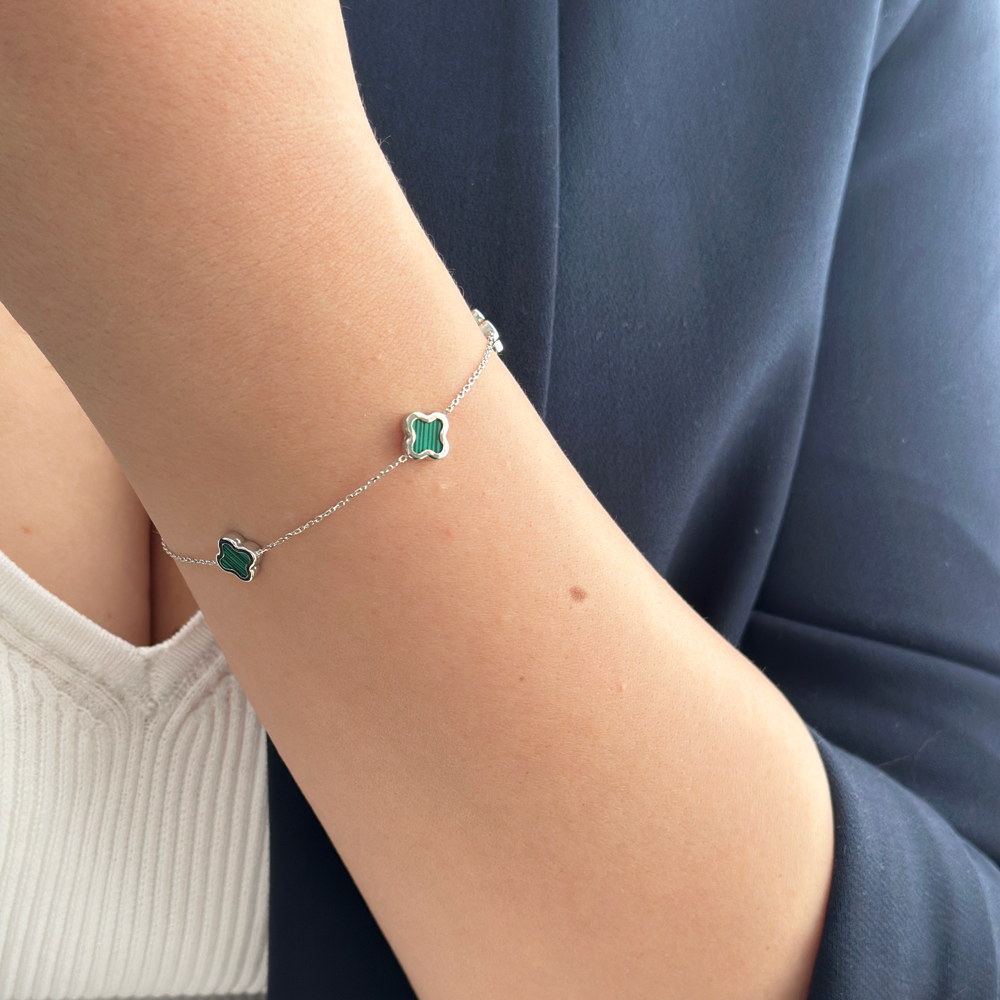 Златна гривна Clover Van Cleef от бяло злато с камъни малахит