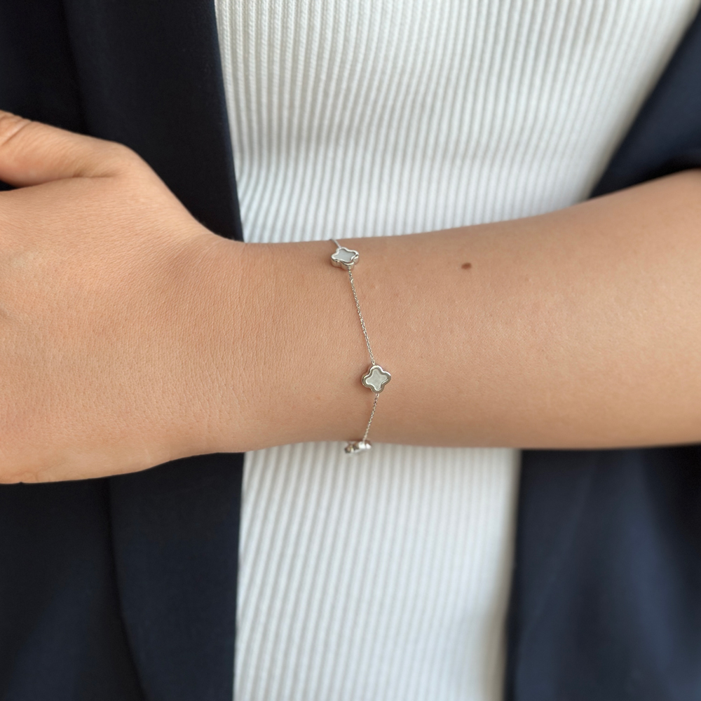 Златна гривна Clover Van Cleef от бяло злато с камъни перламута