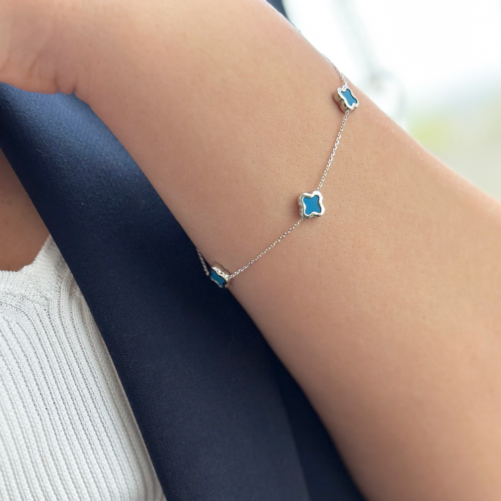 Златна гривна Clover Van Cleef от бяло злато с камъни тюркоаз