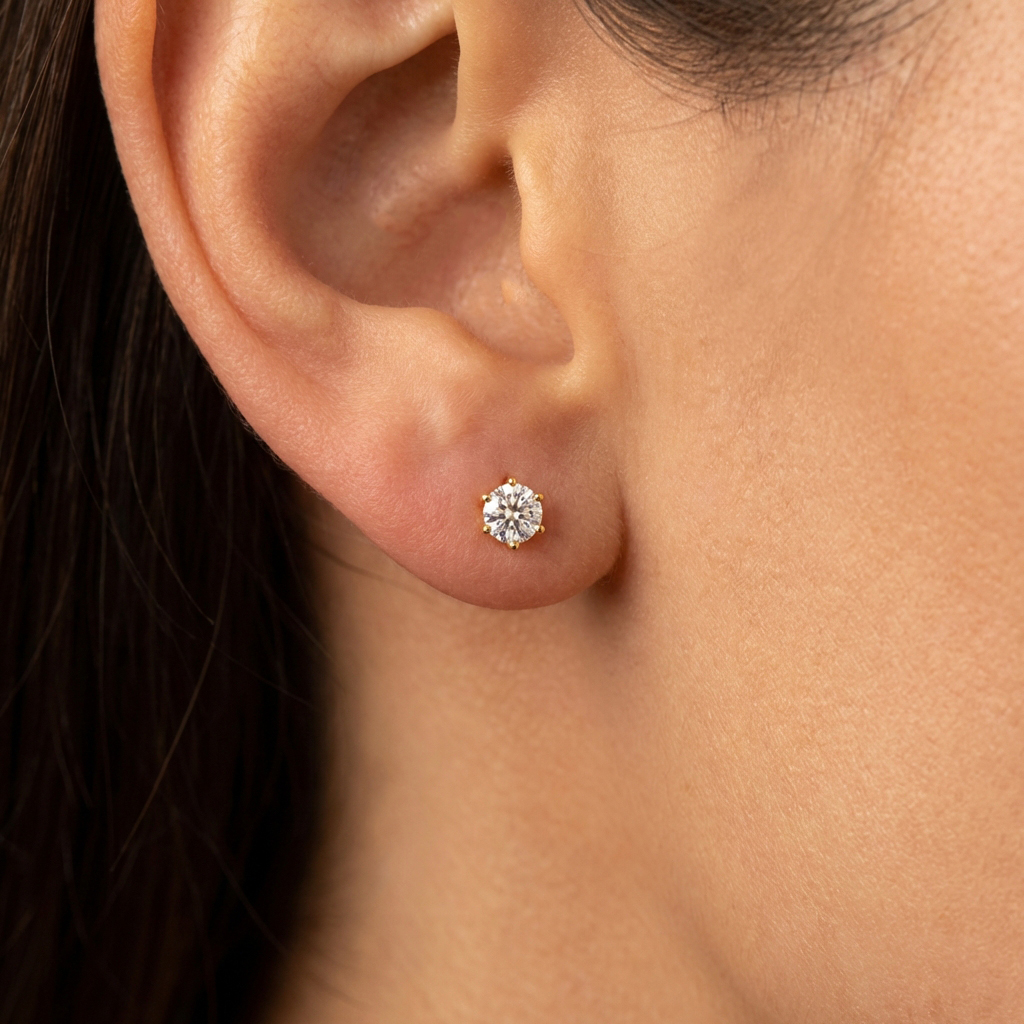 Златни обици с един камък от жълто злато със шест зъба или щифта