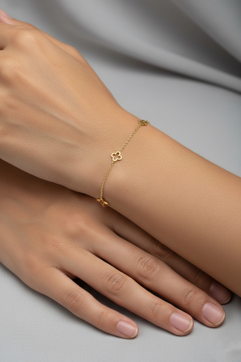 Жълто злато гривна с нежни елементи без камъни