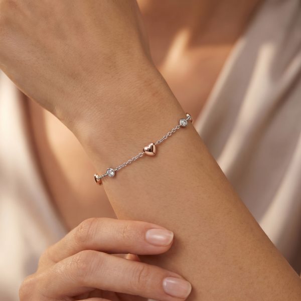 Гривна от бяло злато с розови сърца