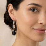 Златни висящи обеци с халцедон и оникс ÉLUNA